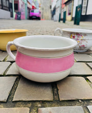 Load image into Gallery viewer, Pot dan gwely seramig pinc a gwyn Hynafol / Antique ceramic pink and white Chamber Pot
