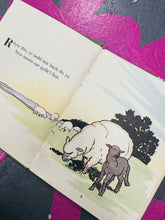 Load image into Gallery viewer, Llyfr bychan ‘Yr Oen Bach Du’ Vintage / Vintage small ‘Yr Oen Bach Du’ book
