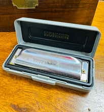 Load image into Gallery viewer, Hohner Special 20 G Harmonica yn ei gês gwreiddiol / Harmonica Hohner Special 20 G in its original case
