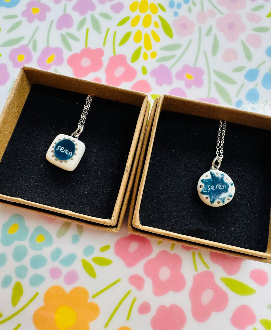 Mwclis unigryw ‘Seren’ seramig ac arian gan Tlysau / Unique seramic and silver ‘Seren’ necklace by Tlysau