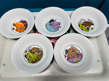 Load image into Gallery viewer, Powleni Retro prin Beefeater dyluniau Tarw o’r 70au / Retro rare Beefeater 1970s bull design bowls
