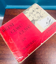 Load image into Gallery viewer, Llyfr plant ‘Betsi Clwc Clwc a’r Nadolig’ o 1960 / ‘Betsi Clwc Clwc a’r Nadolig’ children’s book from 1960
