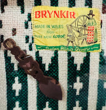 Load image into Gallery viewer, Ffrâm brethyn Cymreig Brynkir gwyrdd tywyll a hufen gyda llwy garu bychan pren / Framed dark green and cream Brynkir Welsh tapestry with a small wooden love spoon
