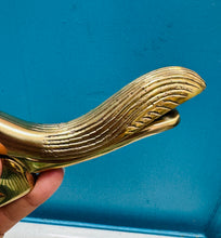 Load image into Gallery viewer, Malwr cnau brass siâp Wiwer / Brass Squirrel nutcracker
