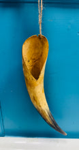 Load image into Gallery viewer, Corn Ych Hynafol yn hongian wedi’i arwyddo ‘1867 August 19’ / Hanging Antique Ox horn signed ‘1867 August 19’
