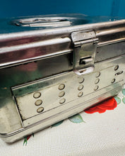 Load image into Gallery viewer, Bocs Stainles Steel Hynafol oedd yn diheintio menyg llawfeddyg o’r enw O.V.Jones o’r hen Ysbyty St David’s, Bangor / Antique Stainless Steel medical glove disinfection box that was owned by a Sergeon called O.V.Jones, St David’s Hospital, Bangor
