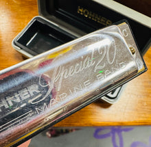Load image into Gallery viewer, Hohner Special 20 C Harmonica yn ei gês gwreiddiol / Harmonica Hohner Special 20 C in its original case

