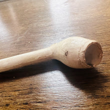 Load image into Gallery viewer, Pîb clai Hynafol o’r 19fed Ganrif / Antique clay pipe from the 19th Century
