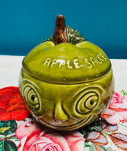Load image into Gallery viewer, Pot saws afal gyda wyneb Retro Sylvac / Retro Sylvac apple sauce with a face pot
