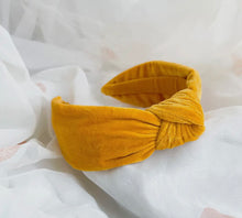 Load image into Gallery viewer, Band gwallt melfed moethus mwstard / Mustard luxury velvet headband
