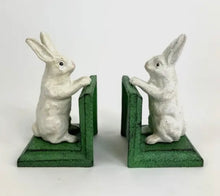 Load image into Gallery viewer, Daliwr llyfrau cast iron siâp cwningod gwyn / Cast iron rabbit shaped book ends
