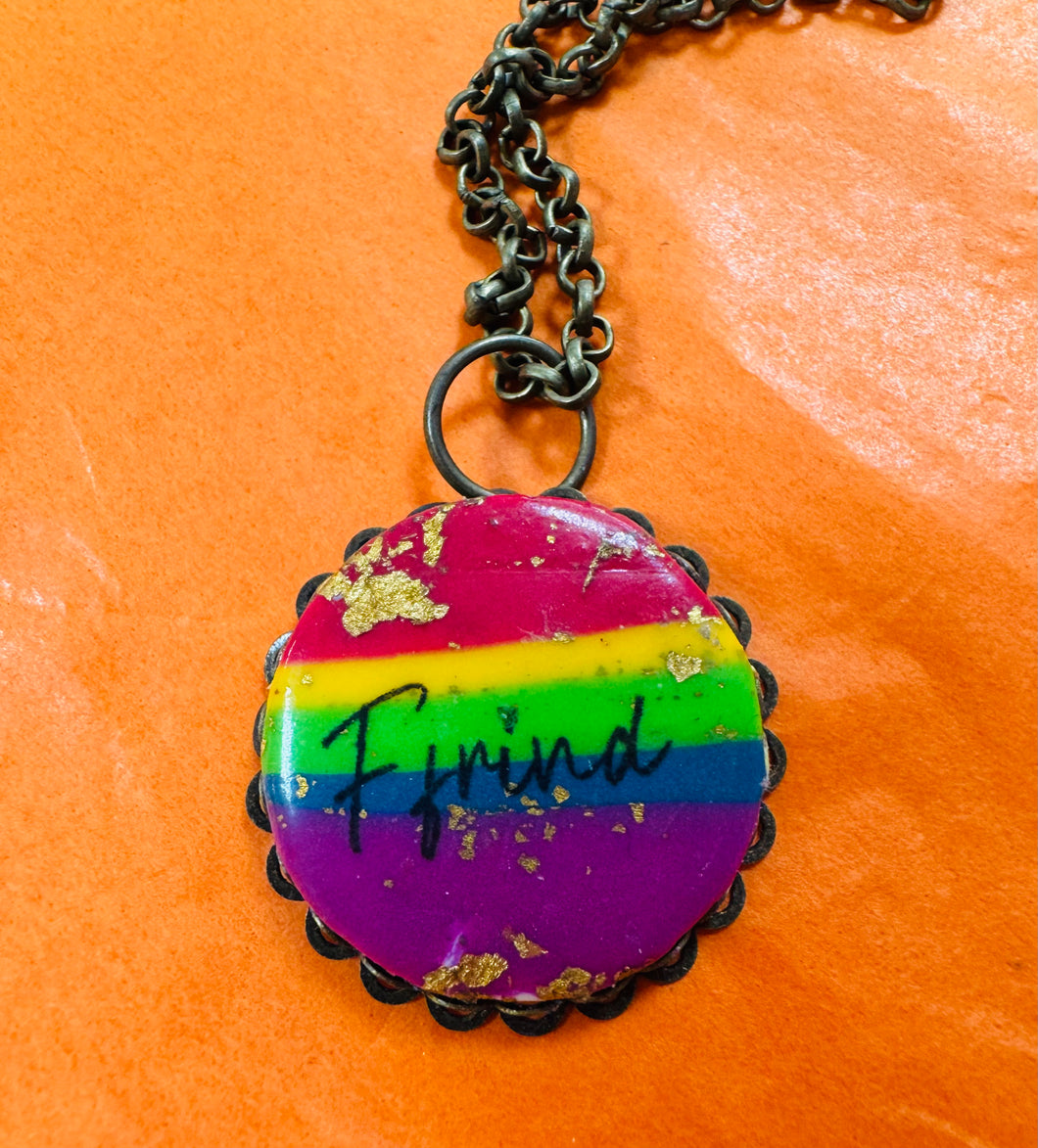 Mwclis Enfys Ffrind Perthyn / Rainbow Perthyn Ffrind Necklace