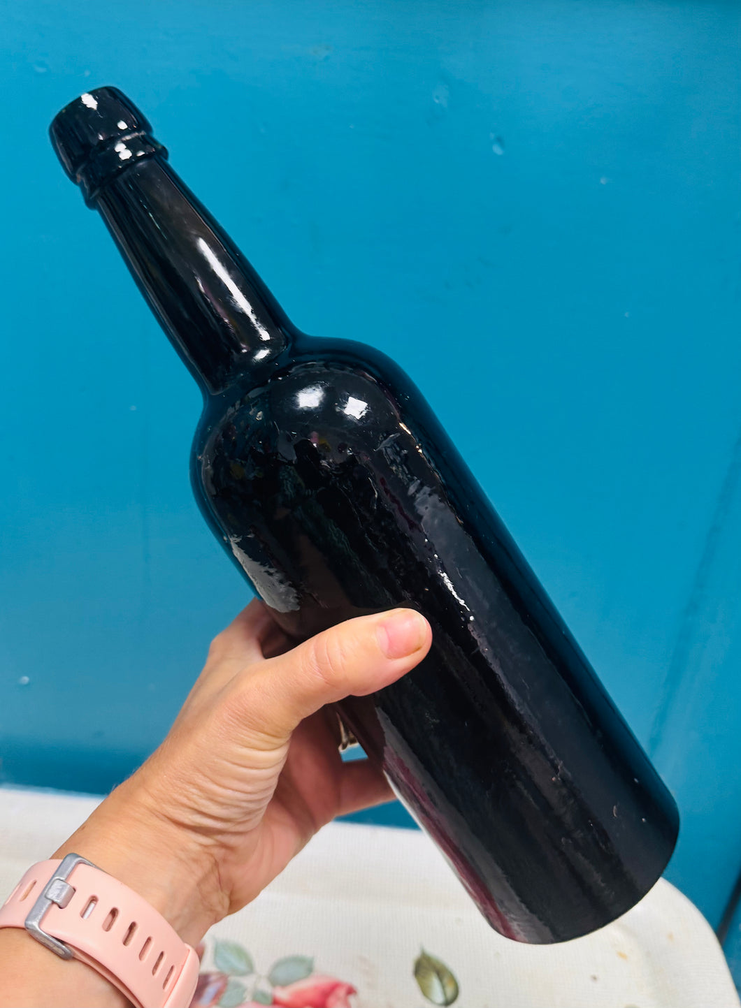 Potel wydr ddu fawr Hynafol o’r 19fed ganrif / Antique black glass large bottle from the 18th century