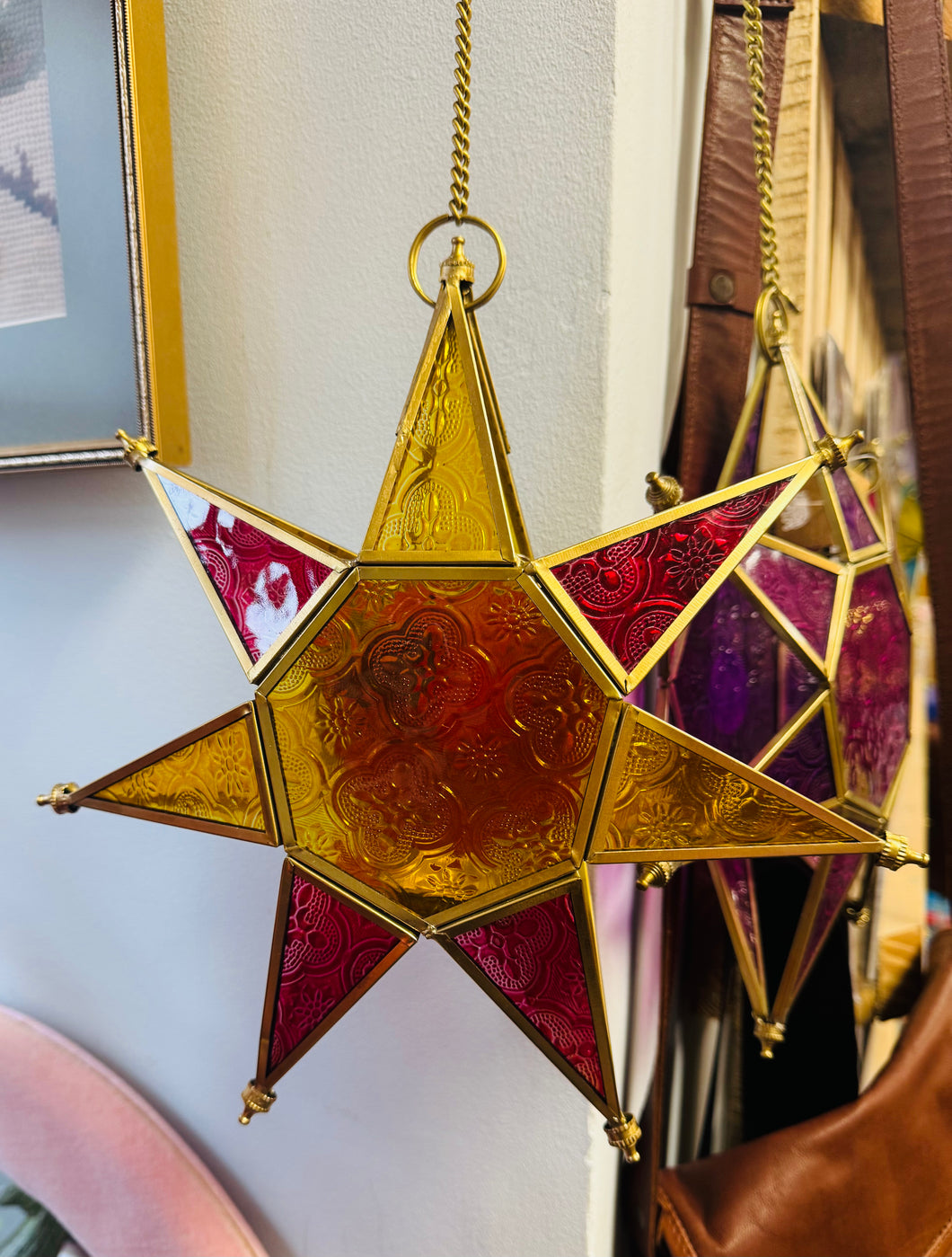 Lantern gwydr coch a melyn steil Moroccan siâp seren / Moroccan style star shaped red and yellow glass lantern