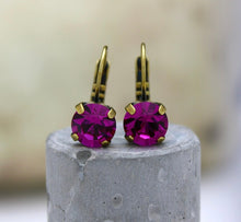 Load image into Gallery viewer, Clustlysau drop Crisial Fuchsia/ Fuchsia Crystal drop Earrings
