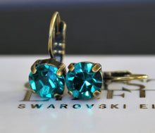 Load image into Gallery viewer, Clustlysau drop Crisial Turqoise / Turquoise Crystal drop Earrings
