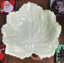 Load image into Gallery viewer, Plât/Dysgl Weini Cynllun Deilen Vintage Carlton Ware / Vintage Carlton Ware Leaf design Serving Dish/Plate
