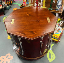 Load image into Gallery viewer, Cabinet Diodydd sydd yn troi siâp octagon wedi ei wneud allan o hen ddrwm Yamaha / Octagonal shaped rotating drinks  cabinet made out of an old Yamaha drum
