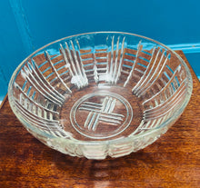 Load image into Gallery viewer, Bowlen Treiffl Wydr Vintage / Vintage Glass Trifle Bowl
