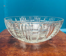 Load image into Gallery viewer, Bowlen Treiffl Wydr Vintage / Vintage Glass Trifle Bowl
