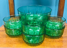 Load image into Gallery viewer, Set o 6 powlen wydr fach ac un powlen fawr gwyrdd tywyll / Set of65 small and one large dark green bowls
