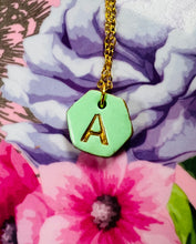 Load image into Gallery viewer, Mwclis Hexagon A aur / Hexagon gold A necklace

