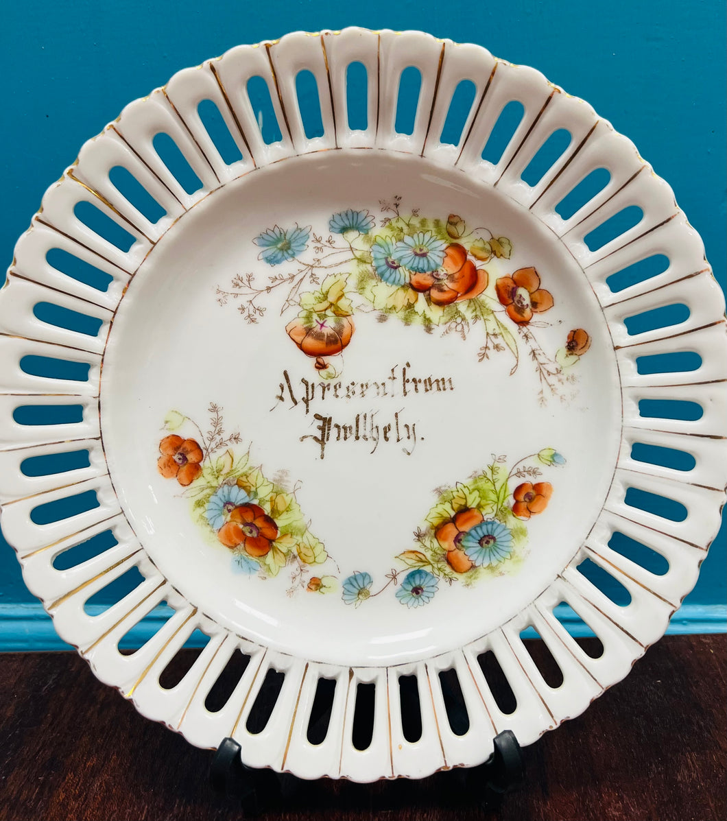 Plat Hynafol  ‘A present from Pwllhely’ / ‘A present from Pwllhely’ Antique Plate