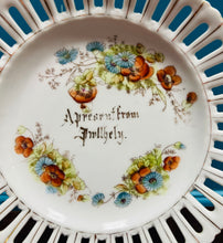 Load image into Gallery viewer, Plat Hynafol  ‘A present from Pwllhely’ / ‘A present from Pwllhely’ Antique Plate
