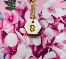 Load image into Gallery viewer, Mwclis Hexagon S aur / Hexagon gold S necklace
