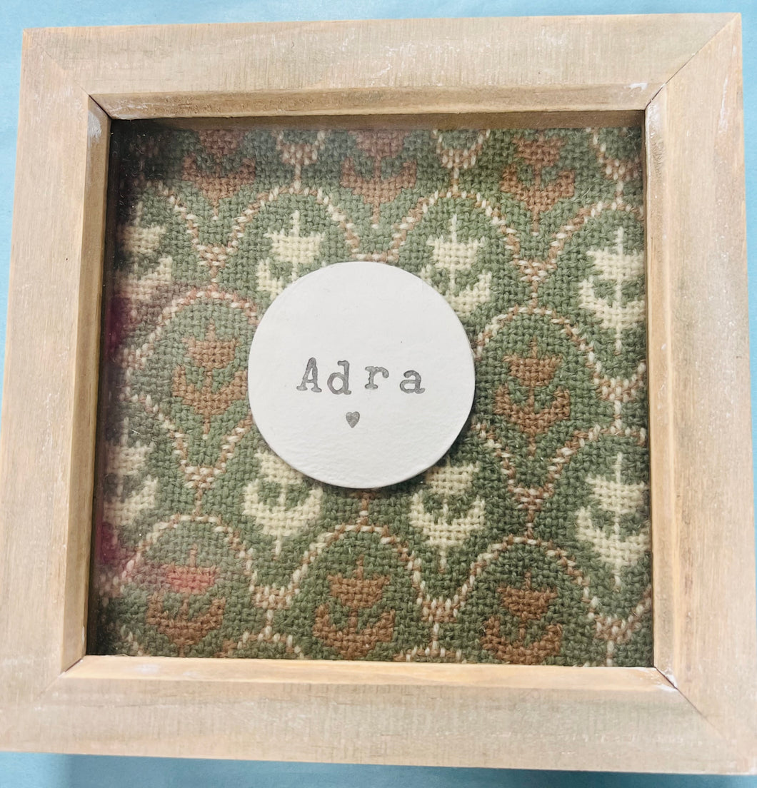 Ffrâm brethyn Cymreig gwyrdd ‘Adra’ / Green Welsh tapestry ‘Adra’ frame