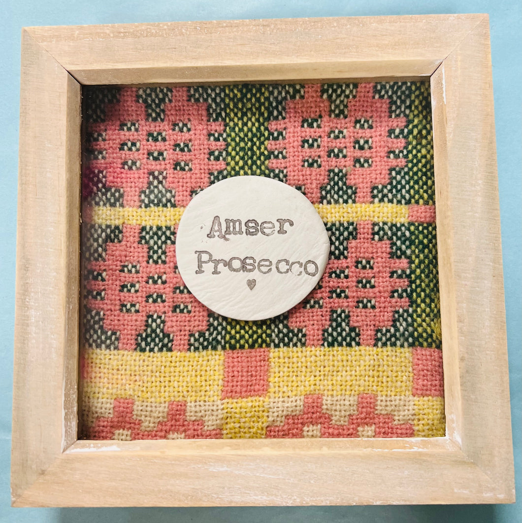 Ffrâm brethyn Cymreig pinc ‘Amser Prosecco’ / Pink Welsh tapestry ‘Amser Prosecco’ frame