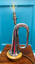 Load image into Gallery viewer, Golau unigryw allan o hen bugle  ar waelod derw sydd wedi ei wneud â llaw / Unique light made out of an old bugle on a handmade oak base
