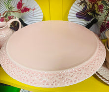 Load image into Gallery viewer, Cake stand mawr pinc golau Tea With Alice / Light pink Tea With Alice large cake stand

