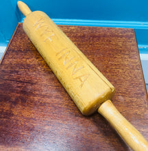 Load image into Gallery viewer, ‘Yma wyf inna i fod’ wedi ei gerfio ar rholbren Vintage / ‘Yma wyf inna i fod’ carved into a Vintage wooden rolling pin
