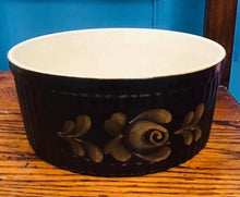 Load image into Gallery viewer, Powlen Soufflé frown flodeuog Denby Bakewell Retro / Retro floral brown Denby Bakewell Soufflé dish
