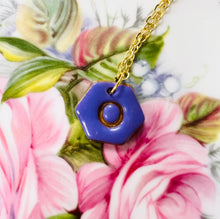 Load image into Gallery viewer, Mwclis Hexagon O aur / Hexagon gold O necklace
