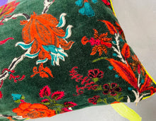 Load image into Gallery viewer, Clustog Blodeuog Melfed Gwyrdd / Green Velvet Floral Cushion (Ian Snow)
