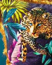 Load image into Gallery viewer, Clustog velvet llewpart trofanol gyda ffrinj aur / Tropical leopard velvet cushion with gold fringe
