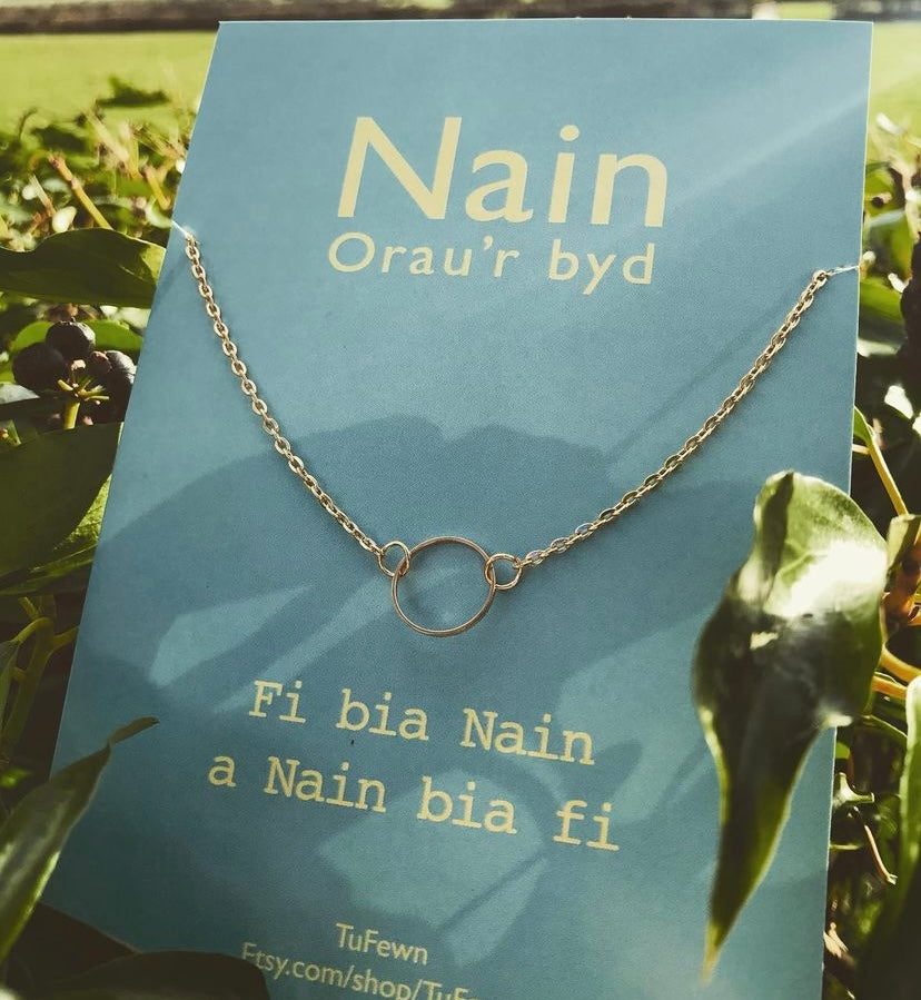 Mwclis ‘Nain orau’r Byd’ / ‘Nain orau’r byd’ necklace
