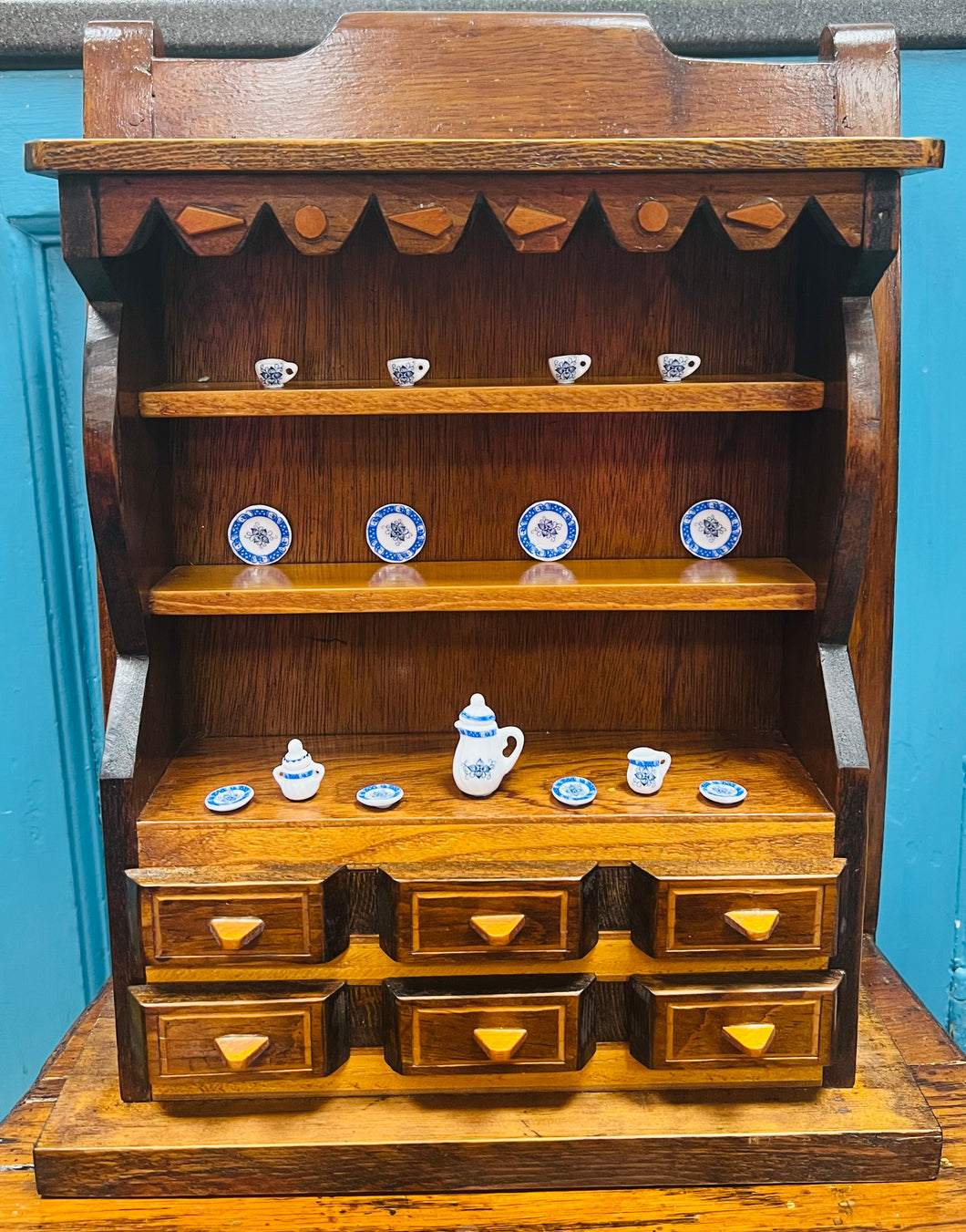 Dreser 6 drôr fechan ‘Darn Prentis’ Hynafol wedi ei wneud â llaw / Antique small wooden ‘Prentice Piece’ handmade 6 drawer dresser