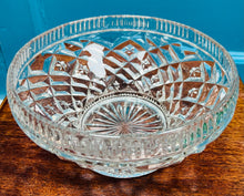 Load image into Gallery viewer, Bowlen Treiffl Wydr Vintage / Vintage Glass Trifle Bowl
