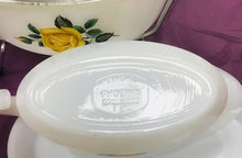 Load image into Gallery viewer, Jwg Saws/Grefi Phoenix Opalware Retro or 60au cynllun rhosyn melyn / Retro 1960’s Phoenix Opalware Sauce/Gravy boat yellow rose design
