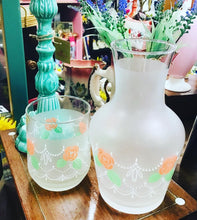 Load image into Gallery viewer, Caraff a Gwydr Vintage patrwm blodeuog / Vintage Bedside Caraffe and Glass pretty floral pattern
