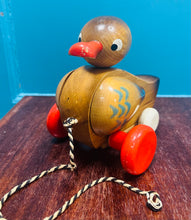 Load image into Gallery viewer, Tegan tynnu Retro o’r 70au  siâp chwaden  / Retro duck shaped pull along toy from the 70s
