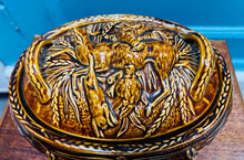 Load image into Gallery viewer, Dysgl gyda chaead / Tureen Pastai Helgig maint 3 Portmeirion glaze triog ‘O’r popty i’r bwrdd’ Vintage / Vintage ‘Oven to table’ Portmeirion size 3 treacle glaze Game Pie lided dish / Tureen
