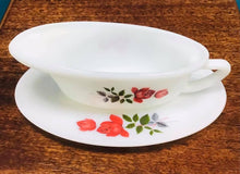 Load image into Gallery viewer, Jwg dal Gravy Pyrex JAJ Vintage’ June Rose’ / Vintage JAJ Pyrex Gravy boat ’June Rose’ design
