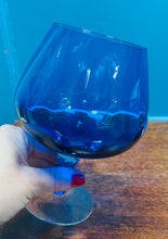 Load image into Gallery viewer, Gwydryn brandy balŵn Glas Retro o’r 60au / Retro Blue balloon Brandy glass from the 60s
