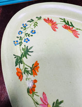 Load image into Gallery viewer, Plat gweini blodeuog gwyrdd Vintage wedi ei beintio â llaw yn 1955 / Vintage green floral handpainted in 1955 serving plate
