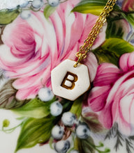 Load image into Gallery viewer, Mwclis Hexagon B aur / Hexagon gold B necklace
