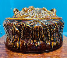 Load image into Gallery viewer, Dysgl gyda chaead / Tureen Pastai Helgig maint 3 Portmeirion glaze triog ‘O’r popty i’r bwrdd’ Vintage / Vintage ‘Oven to table’ Portmeirion size 3 treacle glaze Game Pie lided dish / Tureen
